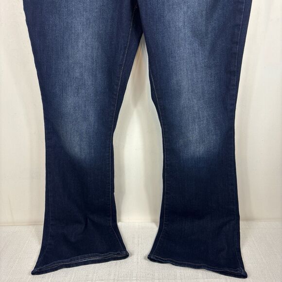 Signature By Levi Strauss Mid Rise Bootcut Women's Dark Wash Jeans Size 33x32EUC - Picture 3 of 12